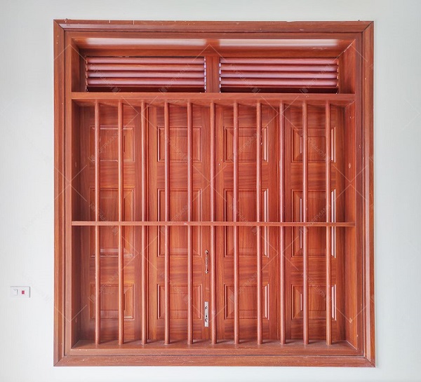 Cửa sổ và song bằng thép vân gỗ